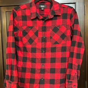 M Husky boys red & black checked buffalo plaid flannel button up shirt